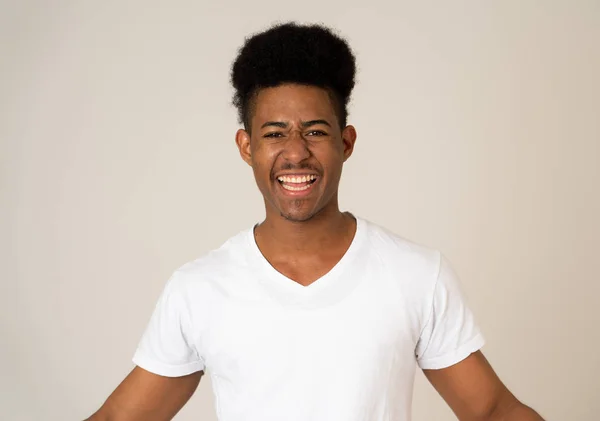 Portrét Šťastného Afroamerického Muže Který Zábavu Radost Teenager Směje Kamery — Stock fotografie