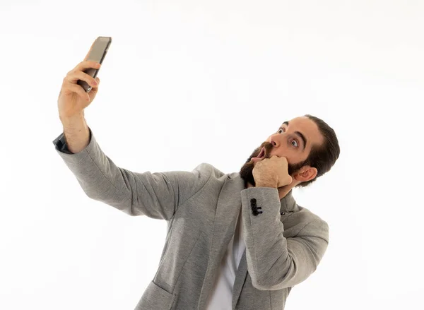 Joven Atractivo Hipster Hombre Sosteniendo Cámara Teléfono Inteligente Móvil Disparo —  Fotos de Stock