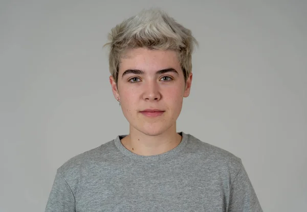 Primer Plano Retrato Joven Transexual Adolescente Masculino Con Cara Natural — Foto de Stock
