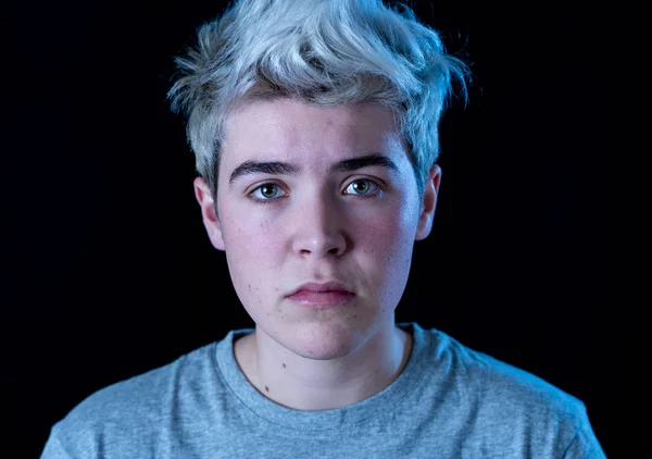 Zbliżenie Portret Młodego Transseksualistów Nastolatek Mężczyzna Naturalną Neutralną Twarz Piękne — Zdjęcie stockowe