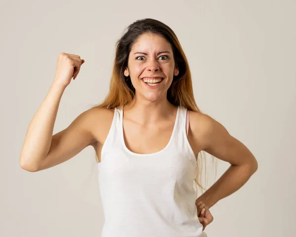 Retrato Una Hermosa Adolescente Sorprendida Ganando Teniendo Gran Éxito Con —  Fotos de Stock