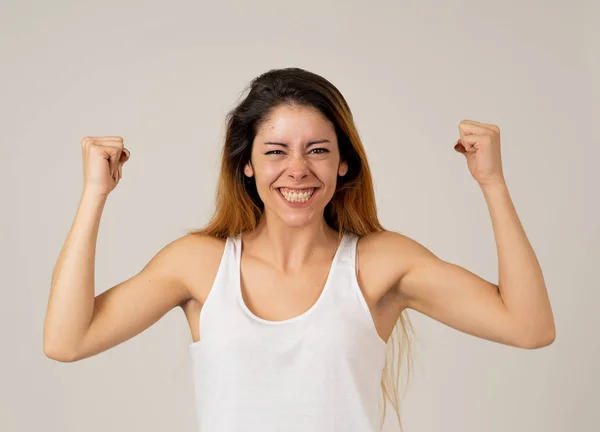 Retrato Una Hermosa Adolescente Sorprendida Ganando Teniendo Gran Éxito Con —  Fotos de Stock