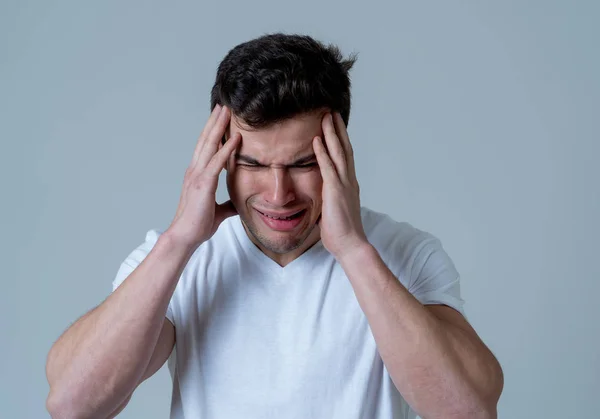 Güçlü Baş Ağrısı Migren Ivedik Acı Endişeli Görünümlü Genç Üzgün — Stok fotoğraf