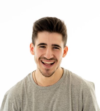 Eğleniyor mutlu genç adam portresi kapatın ve gülümseyen ve kameraya gülme sevinç. İnsanlar, insan duyguları, yüz ifadeleri, mutluluk ve gençlik güzellik kavramı.