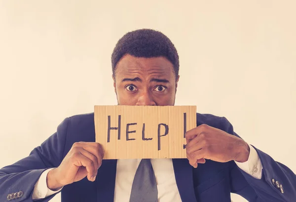 Молодий Привабливою Розчаровані Афро Американських Бізнесмен Проведення Повідомлення Просять Допомоги — стокове фото