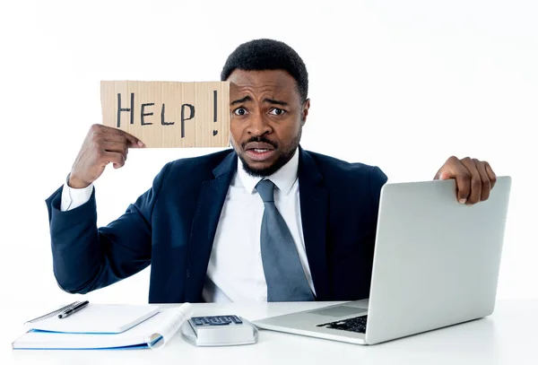 Empresario Afroamericano Desesperado Con Computadora Portátil Sufriendo Estrés Trabajo Sosteniendo —  Fotos de Stock