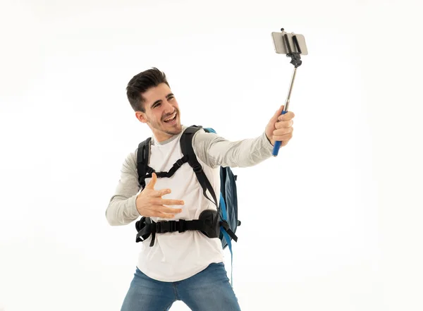 Retrato Jovem Mochileiro Tirando Uma Selfie Com Seu Celular Isolado — Fotografia de Stock