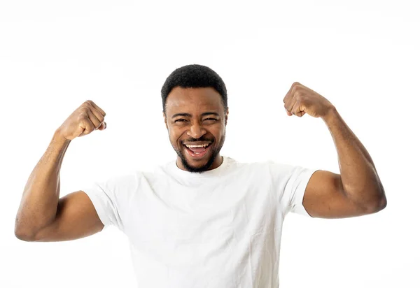 Jeune Homme Fort Beau Afro Américain Montrant Les Muscles Des — Photo