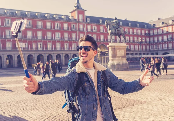 Joven Estudiante Turismo Caucásico Divirtiéndose Feliz Emocionado Tomando Una Selfie —  Fotos de Stock