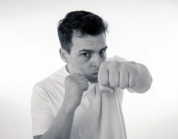 Close Retrato Agressivo Homem Sobre Estúdio Fundo — Fotografia de Stock