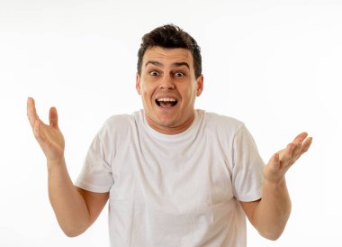 Adam onun hedefi ulaşmada piyango yeme sevinmektedir veya büyük bir başarı olan yüz ifade insan duyguları şaşırttı ve mutlu yüz ifadesi beyaz arka plan üzerinde izole.