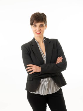 Kendinden emin ve başarılı ayakta beyaz bir arka plan üzerinde izole seyir gülümseyen güzel beyaz iş kadını yarım uzunluk portre. Başarılı ve güçlü iş girişimci kadınları.