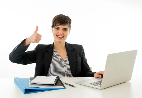 Feliz Sonriente Exitosa Mujer Negocios Que Trabaja Ordenador Portátil Buscando —  Fotos de Stock