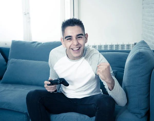 Portrét Mladého Studenta Člověka Hraje Videohry Baví Vítězství Hře Pomocí — Stock fotografie
