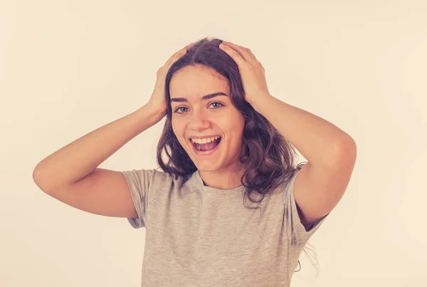 Primer Plano Retrato Chica Caucásica Bastante Joven Con Cara Feliz —  Fotos de Stock