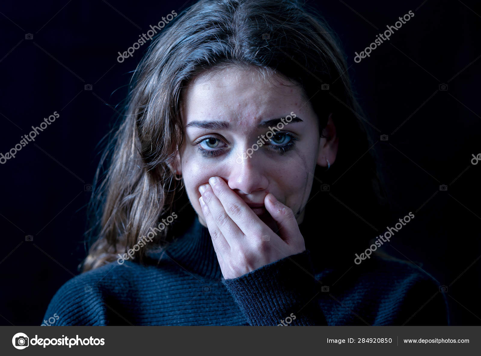 Фото плачущей девушки