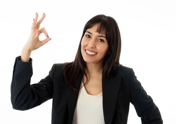 Primo Piano Giovane Bella Donna Affari Piedi Facendo Gesto Sorridente — Foto Stock