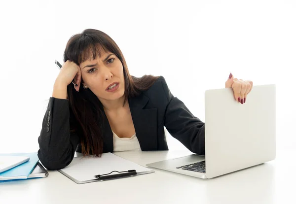 Giovane Bella Donna Affari Che Soffre Stress Lavorando Alla Scrivania — Foto Stock