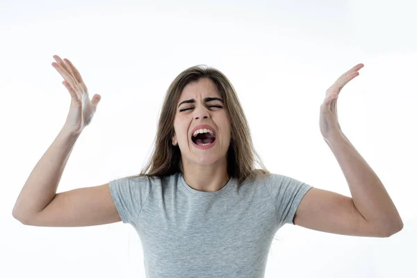 Primer Plano Joven Atractiva Mujer Caucásica Con Una Cara Enojada — Foto de Stock