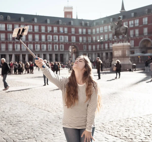 Mooie Jonge Student Vrouw Blij Opgewonden Plaza Mayor Madrid Nemen — Stockfoto