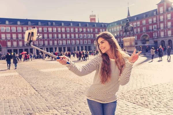 Krásná Kavkazské Mladá Žena Šťastný Nadšený Plaza Mayor Madrid Fotografování — Stock fotografie