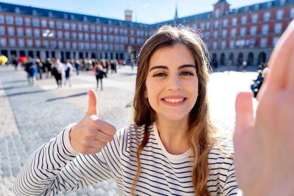 Mooie Jonge Student Toeristische Vrouw Blij Opgewonden Plaza Mayor Madrid — Stockfoto