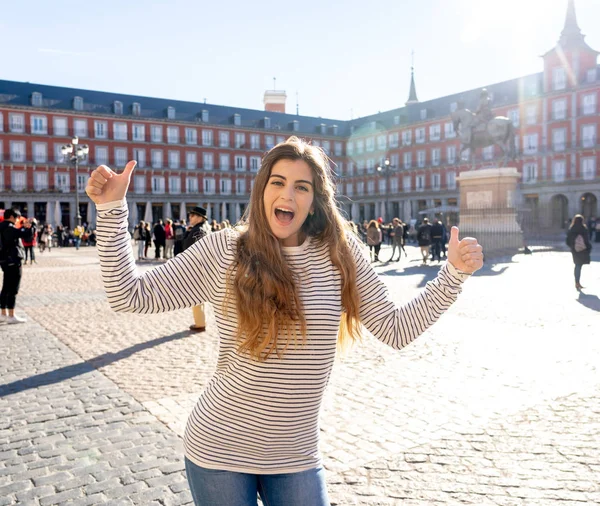 Krásné Mladé Turistické Žena Šťastný Nadšený Plaza Mayor Madrid Španělsko — Stock fotografie