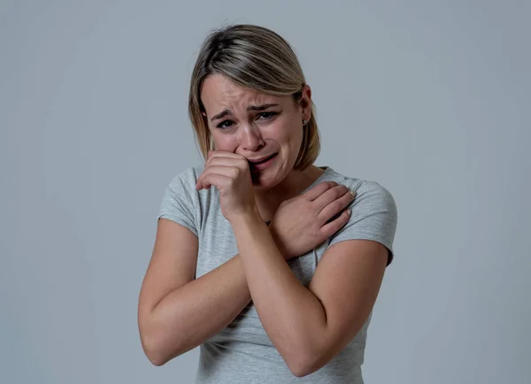 Retrato Jovem Triste Mulher Deprimida Chorando Parecendo Miserável Sem Esperança — Fotografia de Stock