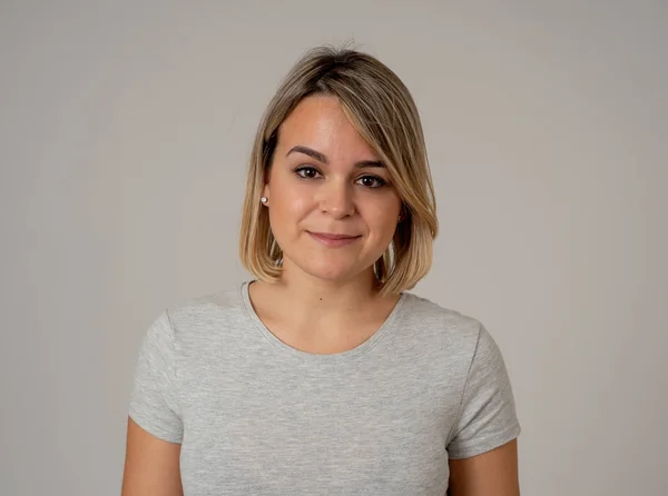 Primer Plano Retrato Atractiva Joven Bonita Mujer Caucásica Con Cara — Foto de Stock