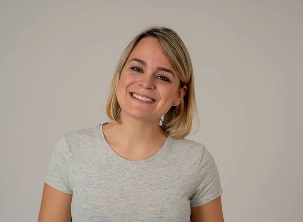 Primer Plano Retrato Atractiva Joven Bonita Mujer Caucásica Con Cara — Foto de Stock