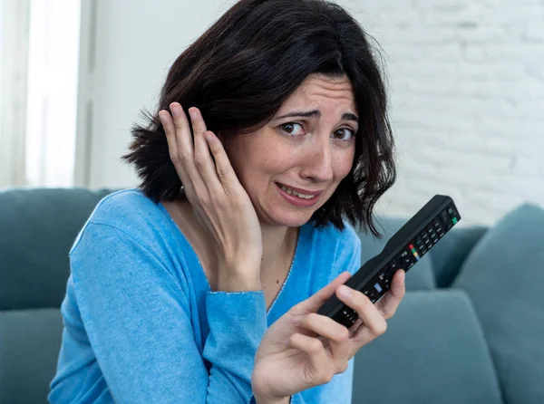 Livsstil Porträtt Kvinnan Känner Sig Rädd Och Chockad Att Göra — Stockfoto