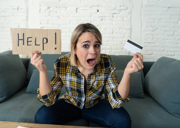 Ritratto Giovane Donna Preoccupata Che Sente Stressata Con Troppi Debiti — Foto Stock