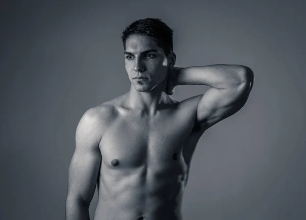 Retrato Hombre Atlético Atractivo Fuerte Captura Estudio Del Modelo Fitness —  Fotos de Stock
