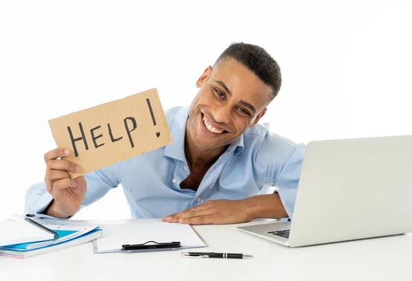Jovem Empresário Atraente Desesperado Trabalhando Laptop Computador Sofrendo Estresse Escritório — Fotografia de Stock