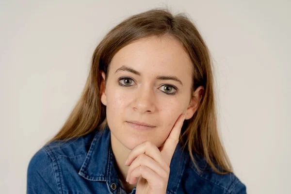 Portrait Studio Jeune Belle Adolescente Aux Cheveux Blonds Portant Une — Photo