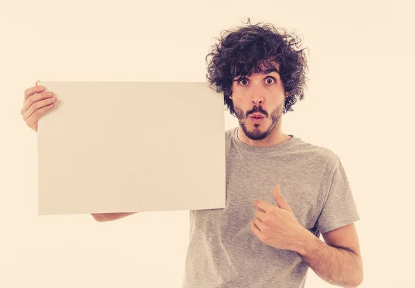 Grappig Goed Uitziende Duizendjarige Man Tonen Wijzend Blanco Bord Met — Stockfoto