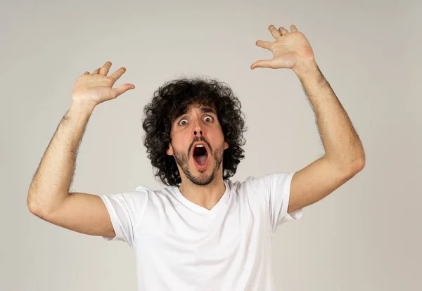 Retrato Jovem Atraente Engraçado Com Rosto Feliz Surpreso Apontando Olhando — Fotografia de Stock