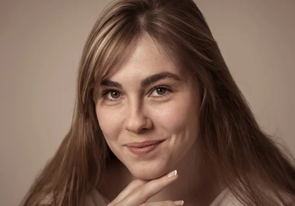 Close Retrato Jovem Mulher Adolescente Bonita Caucasiana Com Cabelo Loiro — Fotografia de Stock