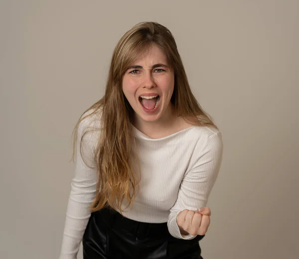 Porträt Einer Schönen Schockierten Teenagerin Die Gewinnt Oder Großen Erfolg — Stockfoto