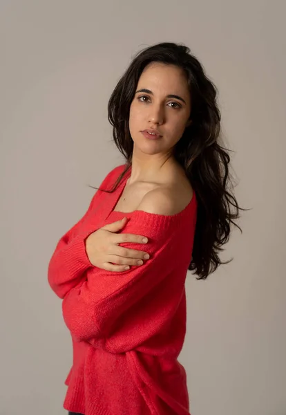 Porträtt Ung Attraktiv Latinsk Kvinna Med Sensuell Look Vackert Leende — Stockfoto