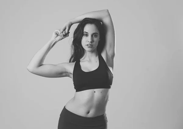 Schönheitsporträt Einer Sportbewussten Jungen Lateinamerikanischen Frau Die Ein Turntop Trägt — Stockfoto