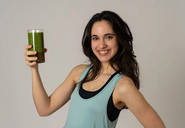 Fitness Frau Glücklich Lächelnd Mit Einem Glas Grünen Gemüse Smoothie — Stockfoto