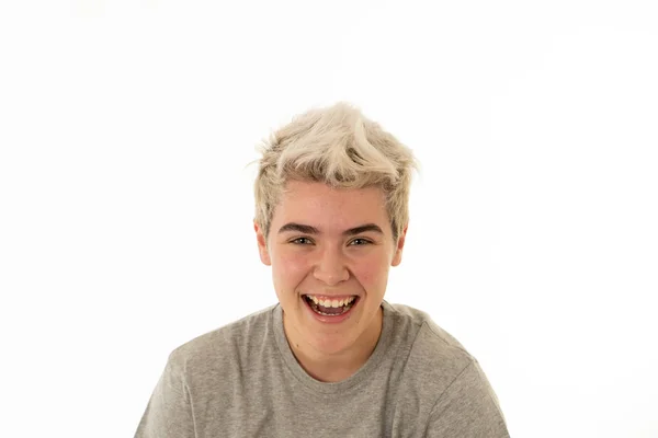 Πορτραίτο Του Όμορφου Νεαρού Τρανσέξουαλ Έφηβο Άντρα Όμορφο Χαμόγελο Και — Φωτογραφία Αρχείου