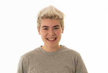 Güzel gülümseme ve mavi gözleri ile yakışıklı genç transseksüel genç adam Portresi mutlu gurur ve kendinden emin Insanlar, Çeşitlilik eşitlik ve olumlu insan duyguları kavramı.