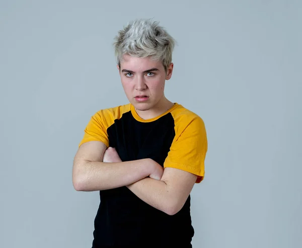 Mladý Pohledný Transgenderový Teenager Cítí Hněv Úzkost Nerovnosti Transgenderové Diskriminace — Stock fotografie