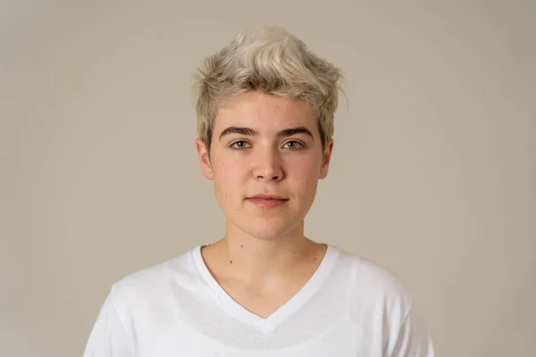 Primer Plano Retrato Joven Transexual Adolescente Masculino Con Cara Natural — Foto de Stock