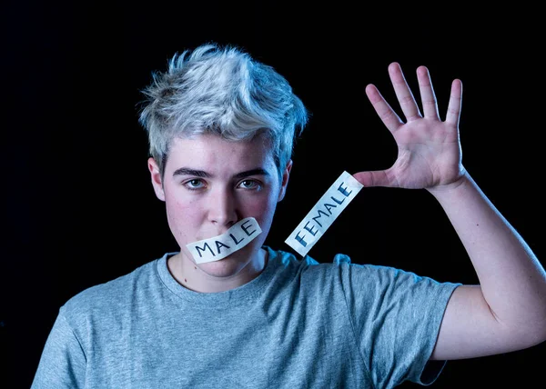 Remaja Transgender Tampan Dengan Mulut Disegel Dengan Kata Laki Laki — Stok Foto