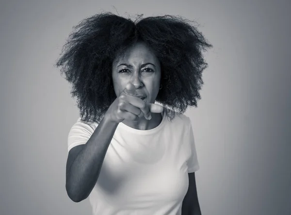 Πορτραίτο Της Γοητευτικές Απογοητευμένες Αφρικανές Αμερικάνικες Γυναίκες Θυμωμένο Και Στρεσαρισμένη — Φωτογραφία Αρχείου