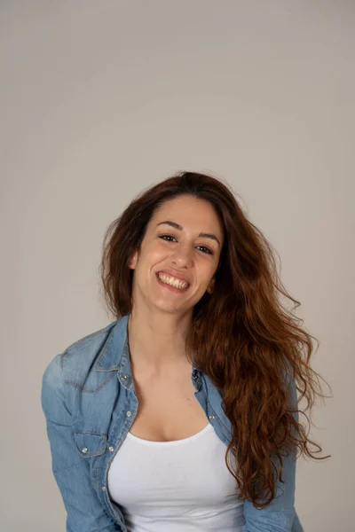 Close Retrato Jovem Mulher Bonita Com Rosto Feliz Belo Sorriso — Fotografia de Stock