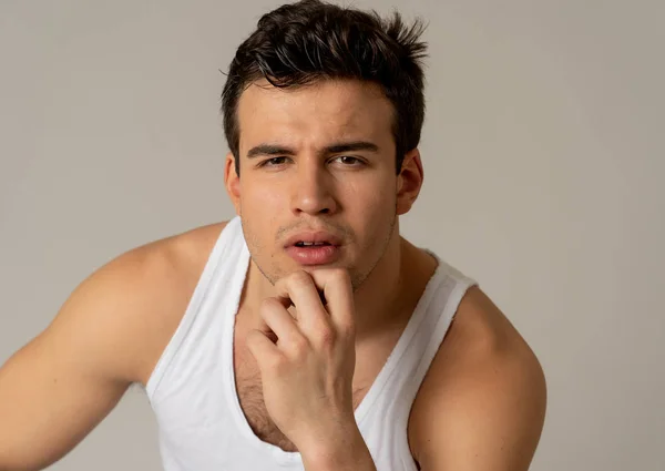 Retrato Joven Atractivo Hombre Latino Varonil Unos Años Que Sexy — Foto de Stock